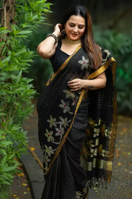 Linen By Linen Handloom Saree Floral Jamdhani Weaving - Black