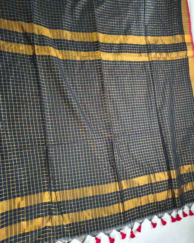 Mul Cotton Zari Checks Handloom Saree with contrast border - Black