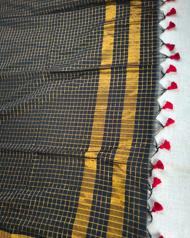 Mul Cotton Zari Checks Handloom Saree with contrast border - Black