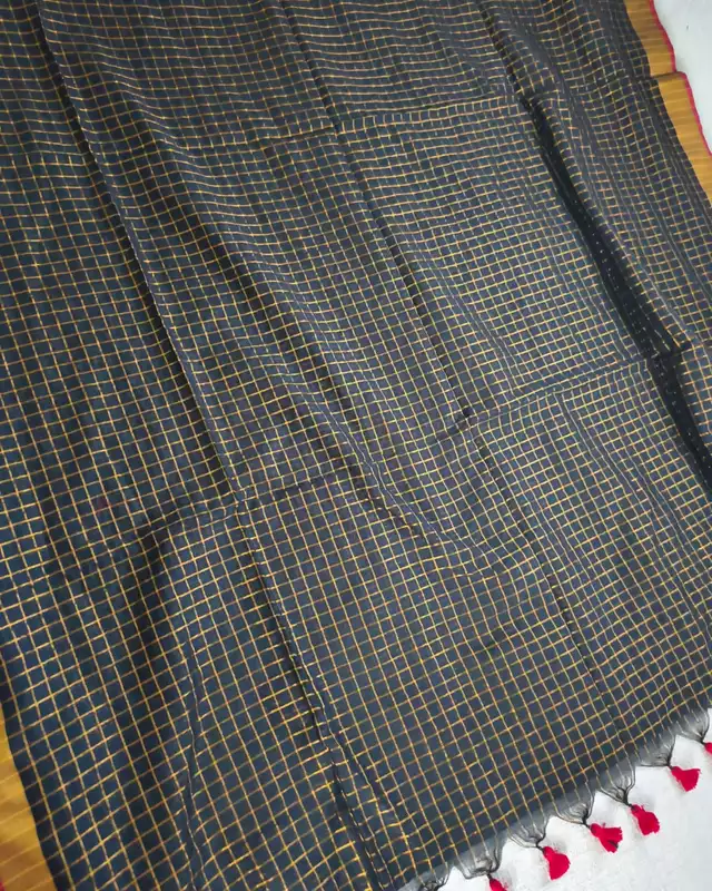 Mul Cotton Zari Checks Handloom Saree with contrast border - Black