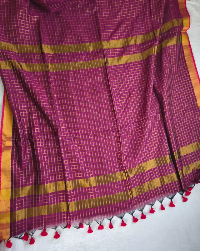 Mul Cotton Zari Checks Handloom Saree with contrast border - Magenta