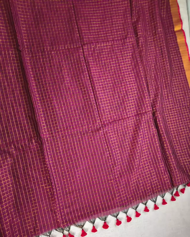 Mul Cotton Zari Checks Handloom Saree with contrast border - Magenta