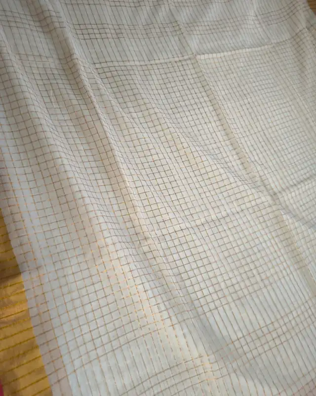 Mul Cotton Zari Checks Handloom Saree with contrast border - White