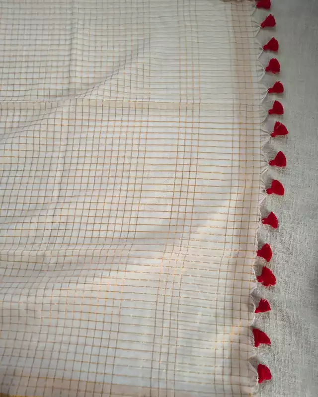 Mul Cotton Zari Checks Handloom Saree with contrast border - White