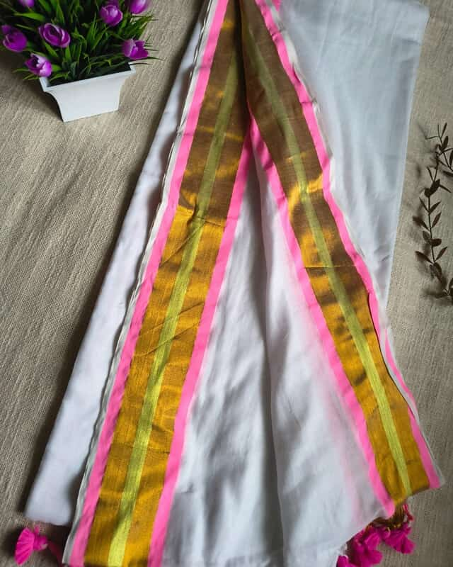 Mul Cotton Handloom Saree - White & Pink