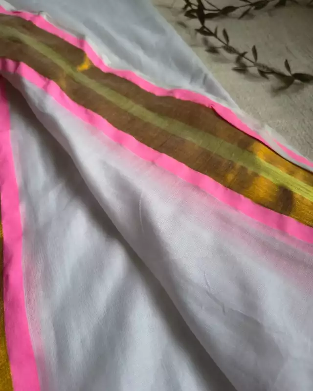 Mul Cotton Handloom Saree - White & Pink