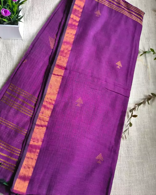 Pure Cotton Handloom Saree with Copper Zari weaving - Magenta