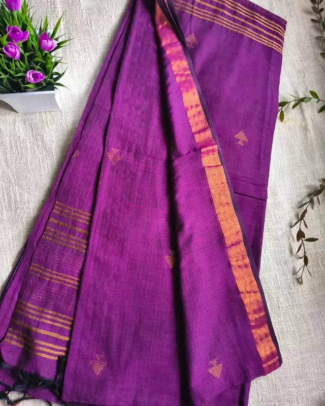 Pure Cotton Handloom Saree with Copper Zari weaving - Magenta