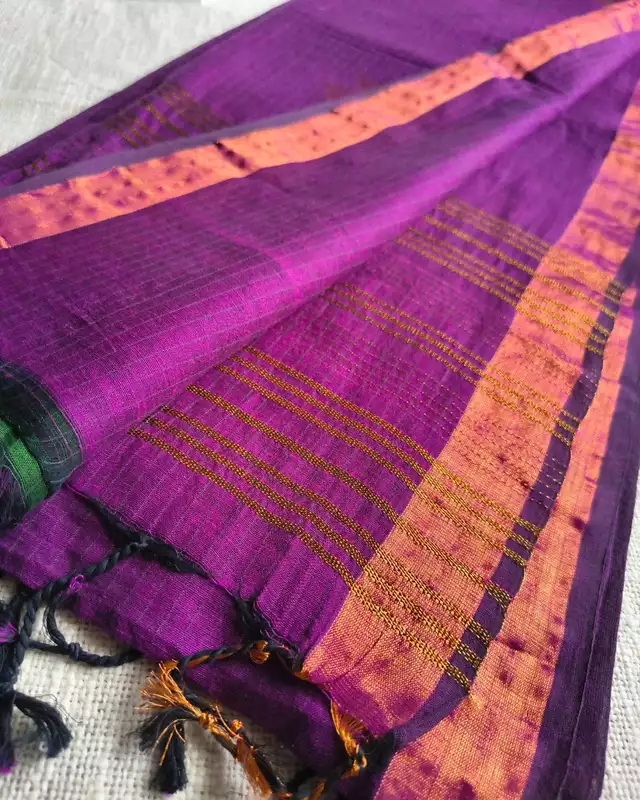 Pure Cotton Handloom Saree with Copper Zari weaving - Magenta