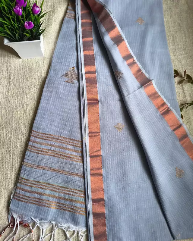 Pure Cotton Handloom Saree with Copper Zari weaving - Light Grey