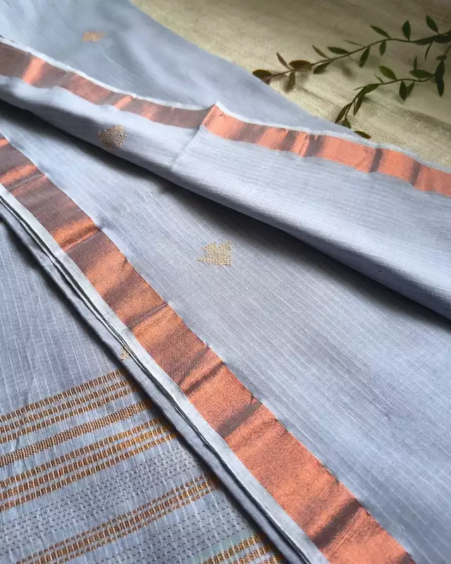 Pure Cotton Handloom Saree with Copper Zari weaving - Light Grey