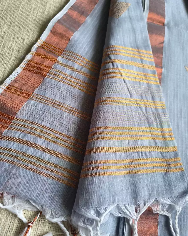 Pure Cotton Handloom Saree with Copper Zari weaving - Light Grey