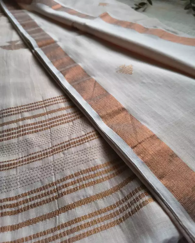 Pure Cotton Handloom Saree with Copper Zari weaving - Off White