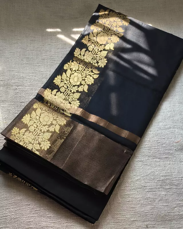 Maheshwari Silk Cotton Saree with Golden Floral Border - Classic Black